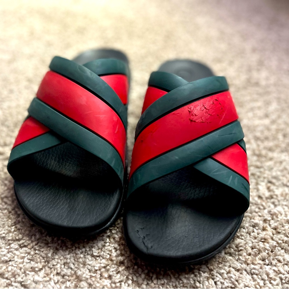Gucci cross rubber strap slides red and green